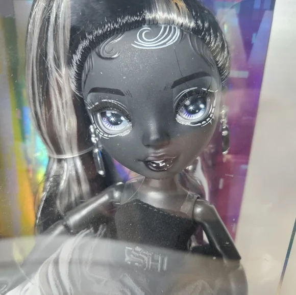 New Shadow High Shanelle Onyx Rainbow High Fashion Doll - Picture 8 of 9
